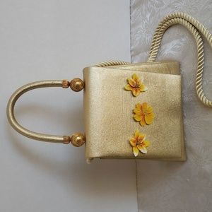 Vintage gold handbag/flowers